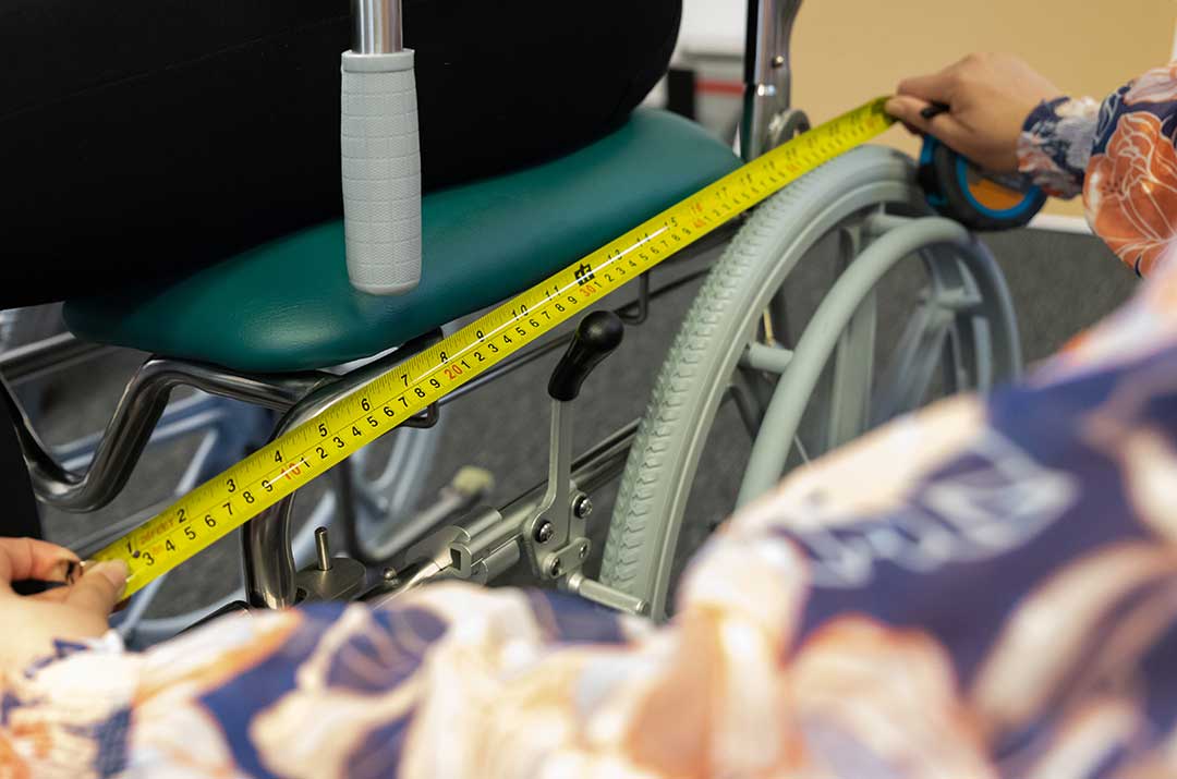 Measuring a wheelchair for size